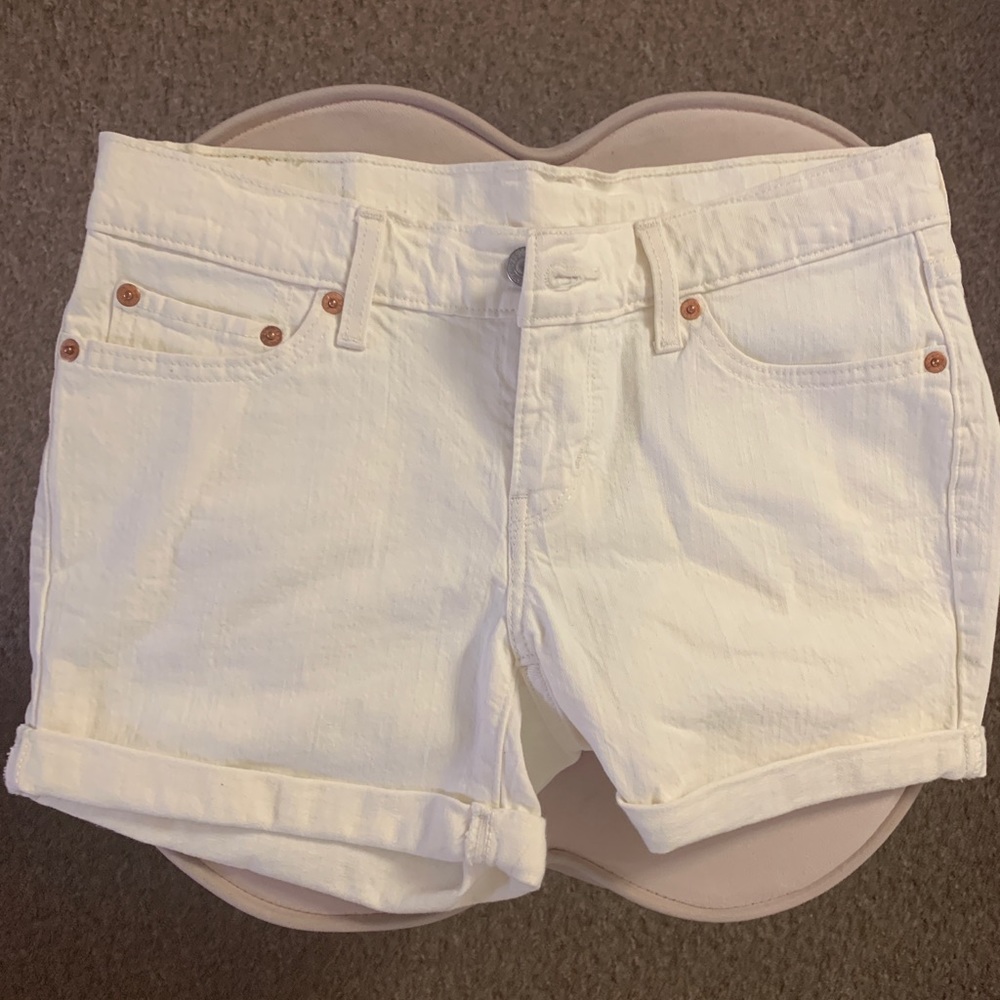 Levi White/Ivory cuffed shorts